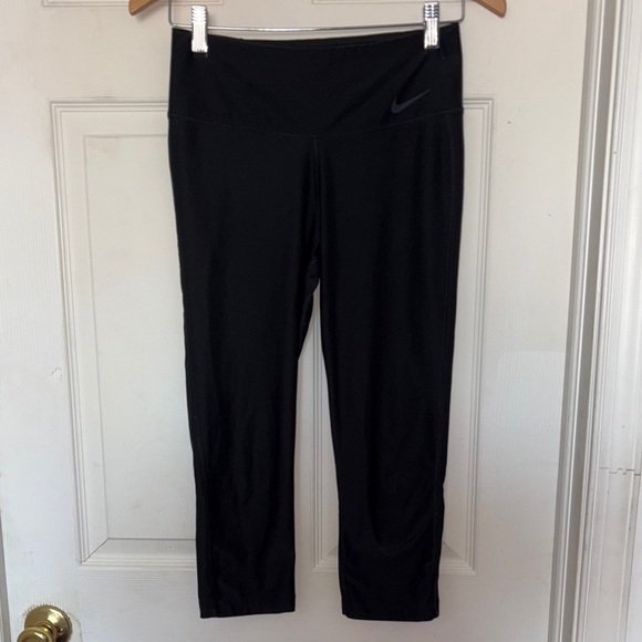Nike Dri Fit Cropped Leggings - Picture 1 of 5